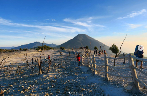 gunung tertinngi di indonesia 10 gunung papandayan