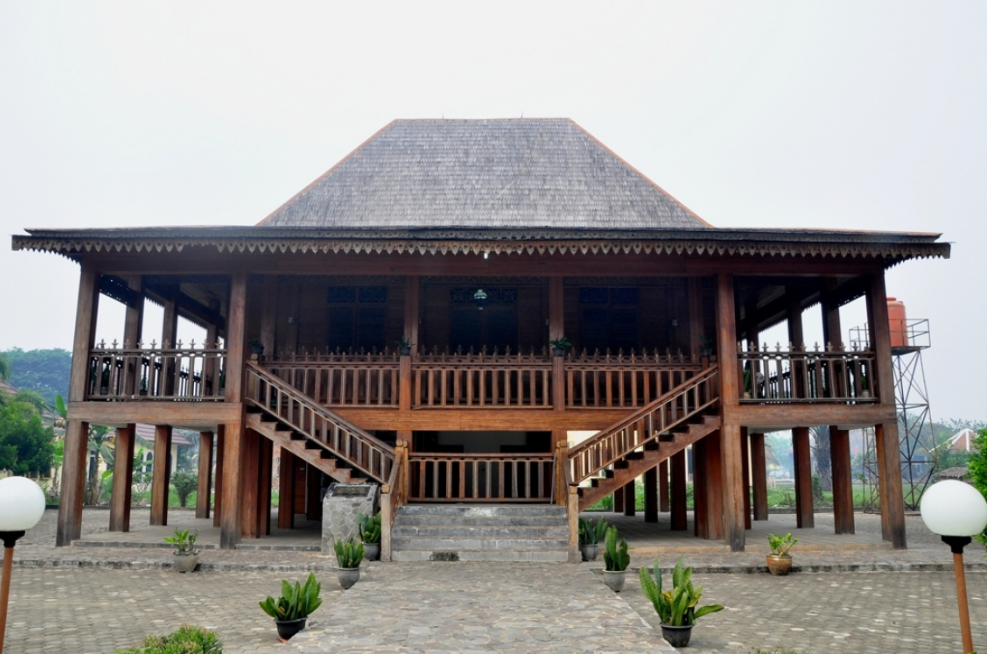 Rumah Adat Sumatera Selatan Limas