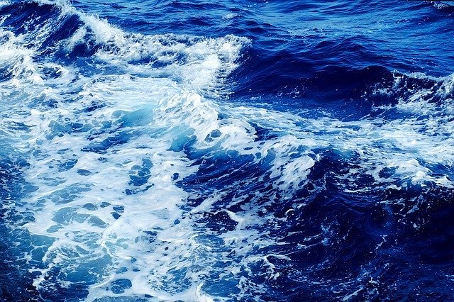 Sudah Yakin Air Laut Berwarna Biru?  Cari Tahu Faktanya, yuk!
