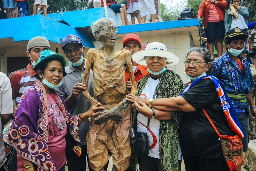 Upacara Adat Apa Saja yang Terkenal di Indonesia  Yuk 